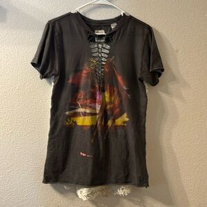 Rugged Gypsy distressed tee size large